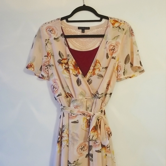 Signature Studio Wrap Dress Size Medium - Picture 8 of 8